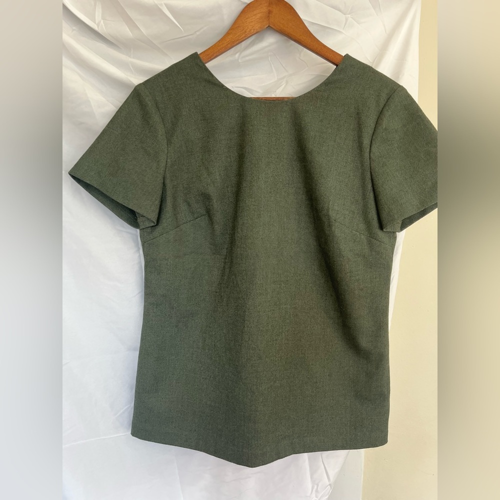 Banana Republic Olive Green Short Sleeve Top Blouse Work Office Bow Detail